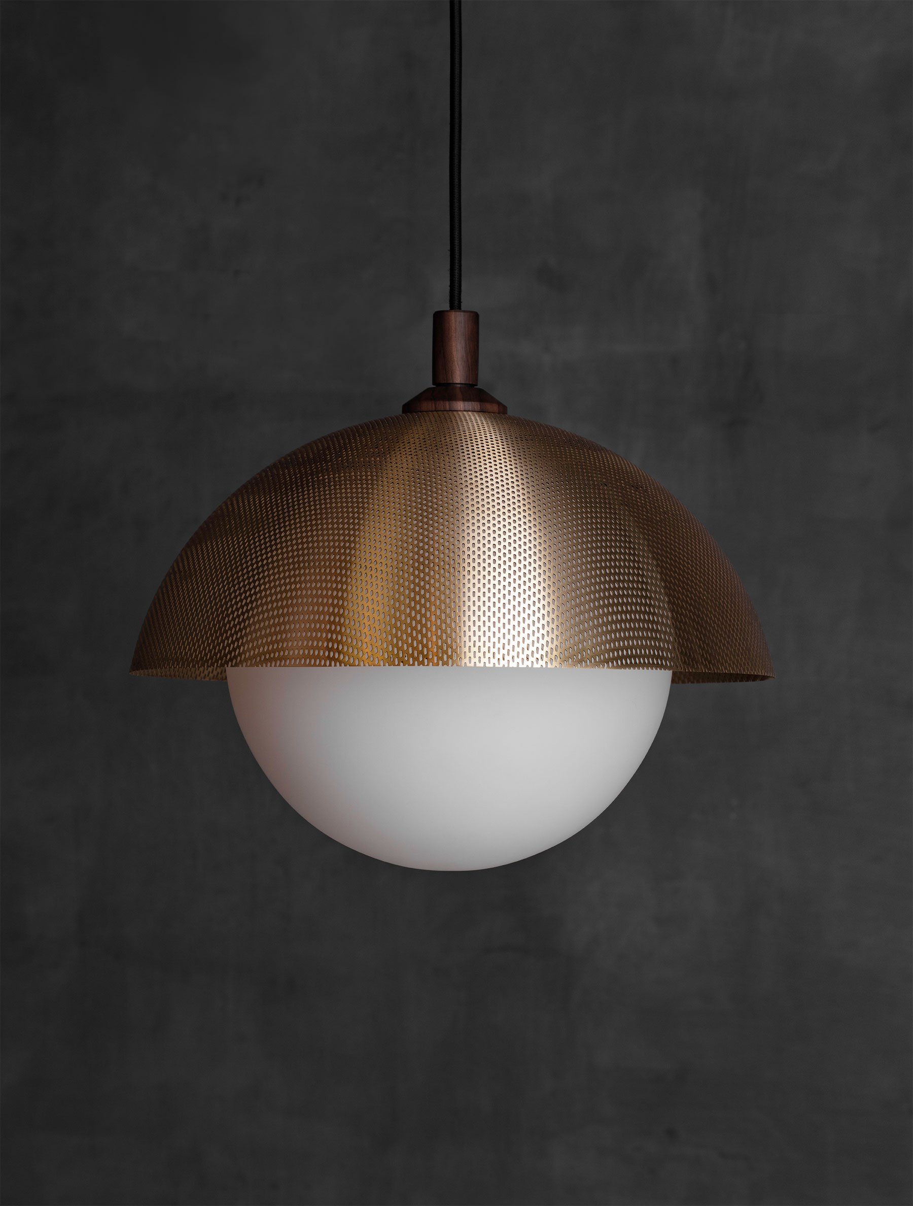 DOME PENDANT 14 PERFORATED par Allied Maker