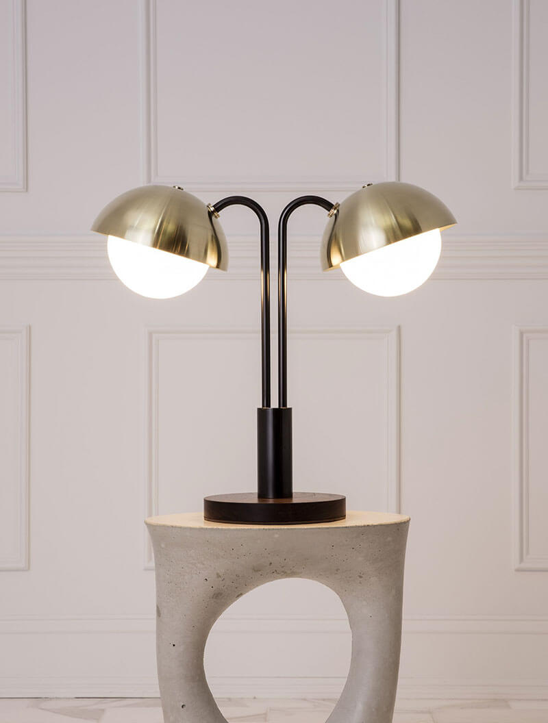 DOUBLE DOME TABLE LAMP par Allied Maker