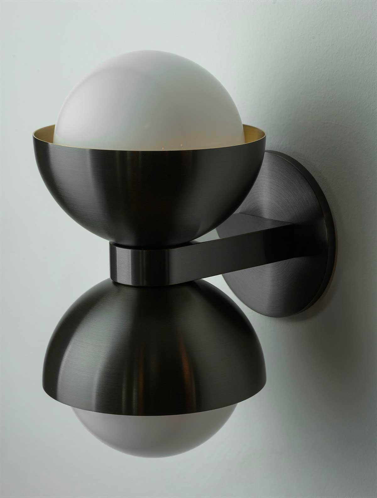 DUAL DOME SCONCE par Allied Maker