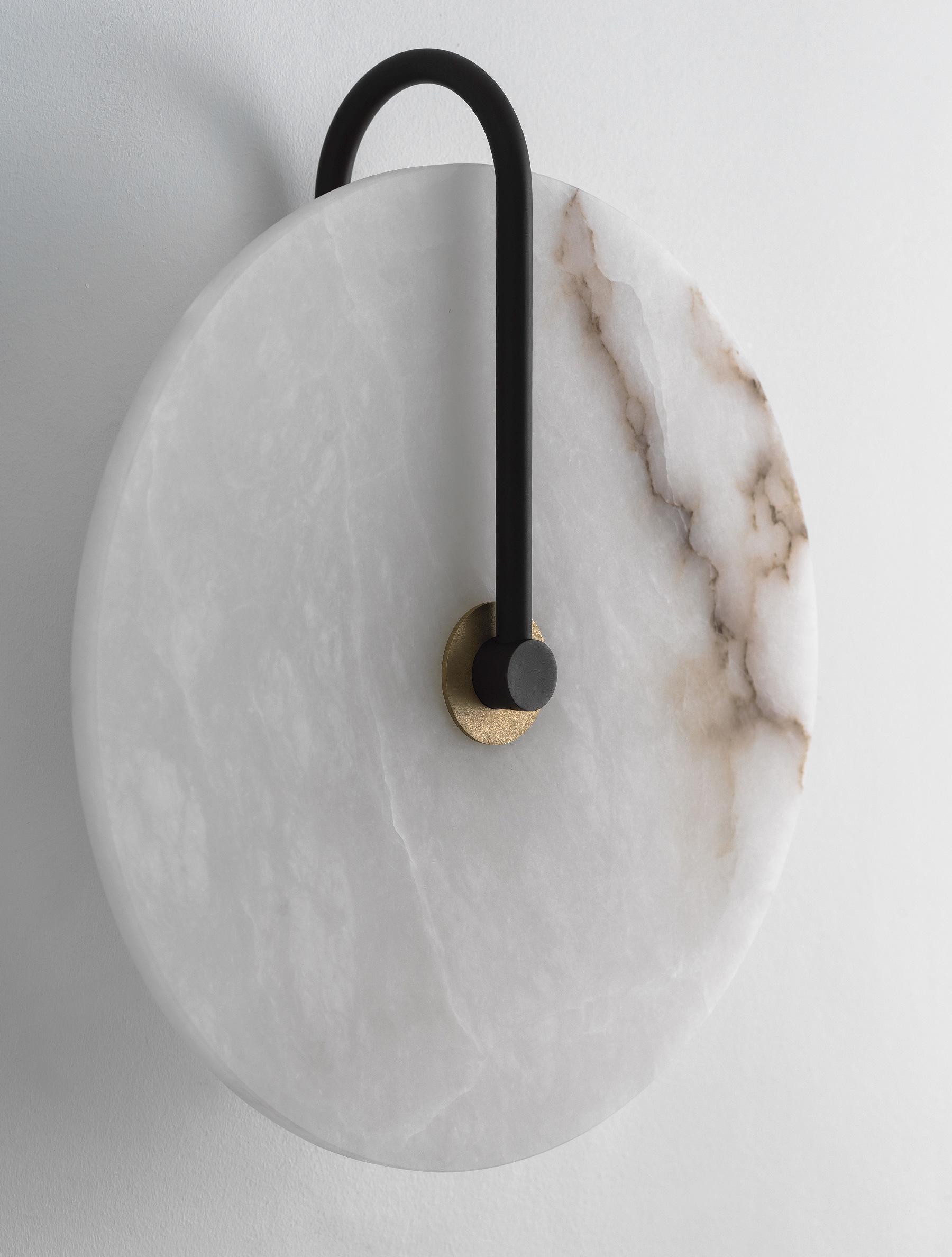 SLIM ALABASTER SCONCE 14 par Allied Maker