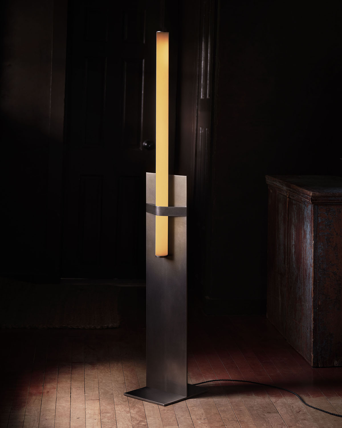 POST FLOOR LAMP par Anna Karlin