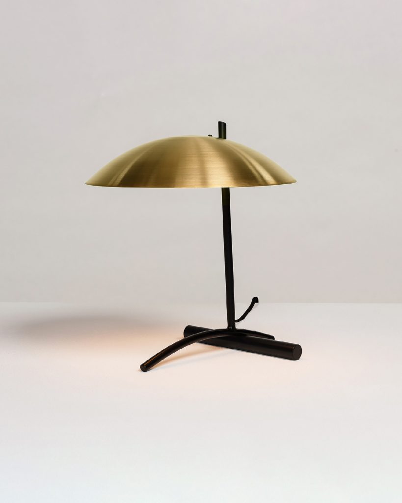 DE TABLE LAMP par Atelier de Troupe