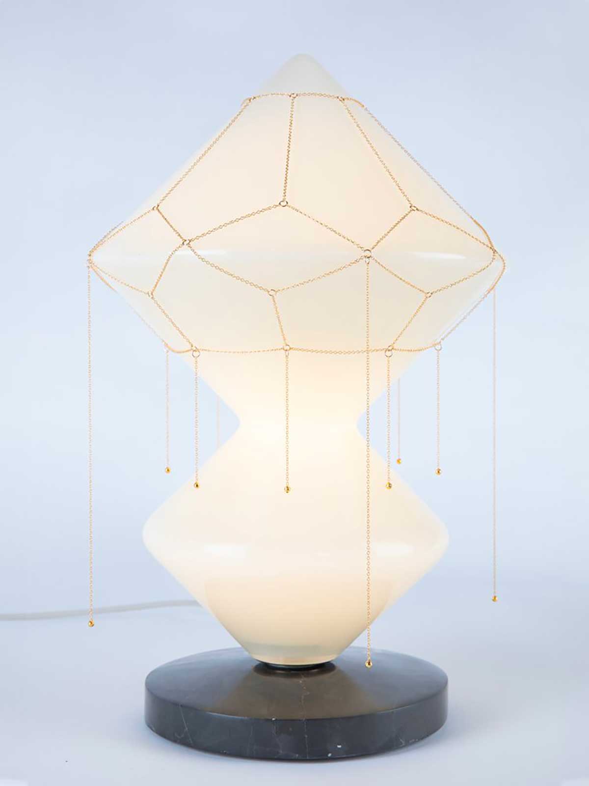 FKA THEMIS TABLE LIGHT par Bec Brittain