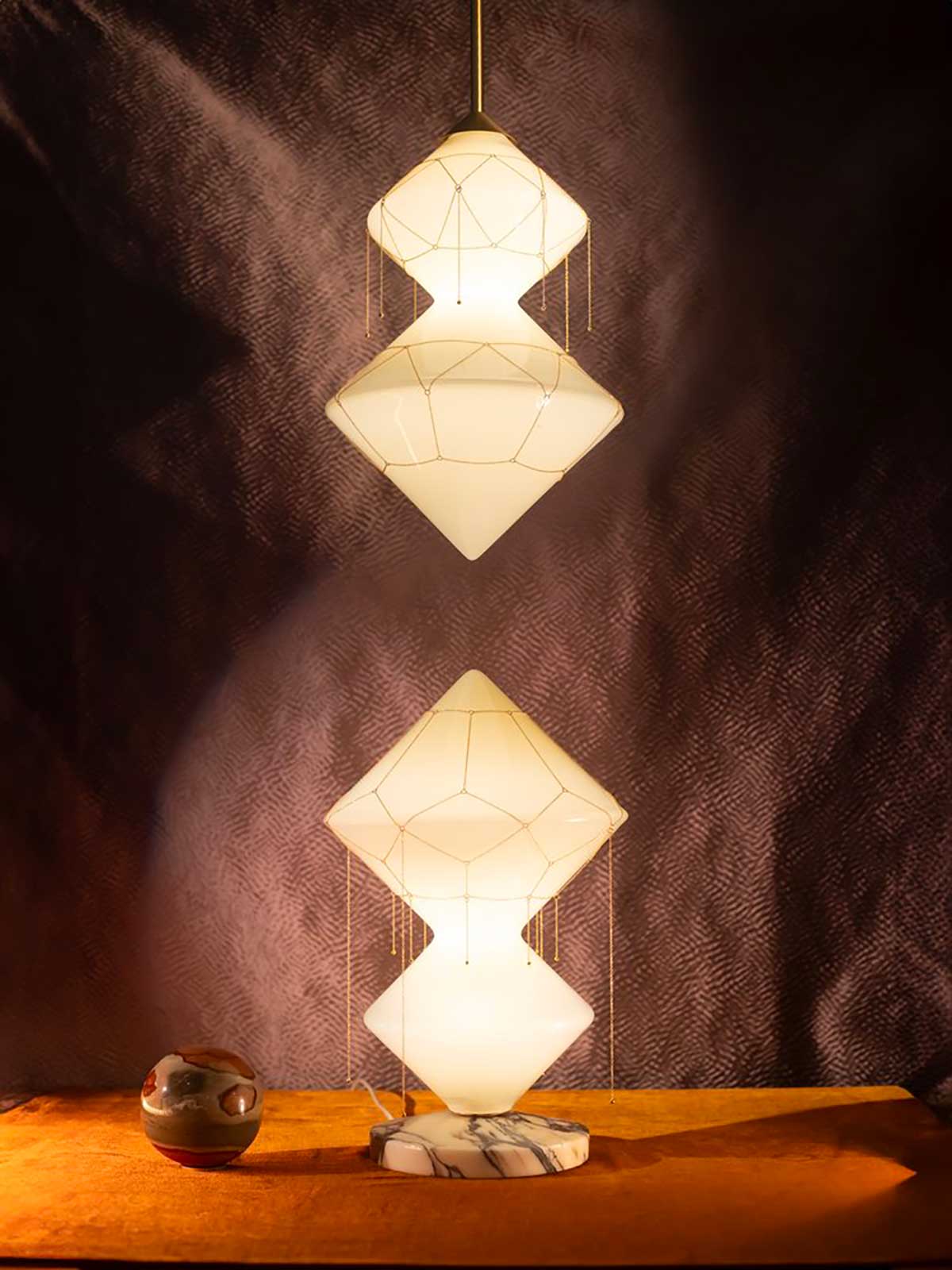 FKA THEMIS TABLE LIGHT par Bec Brittain