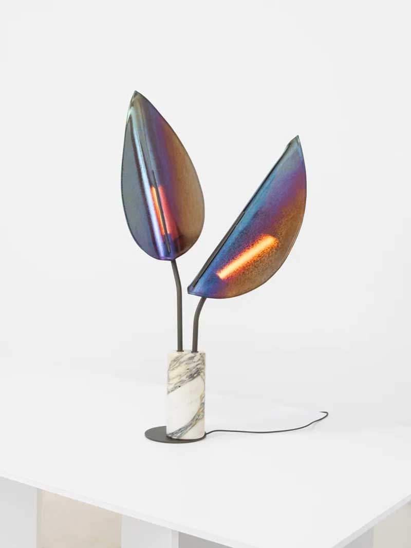 UNFURL TABLE par Bec Brittain