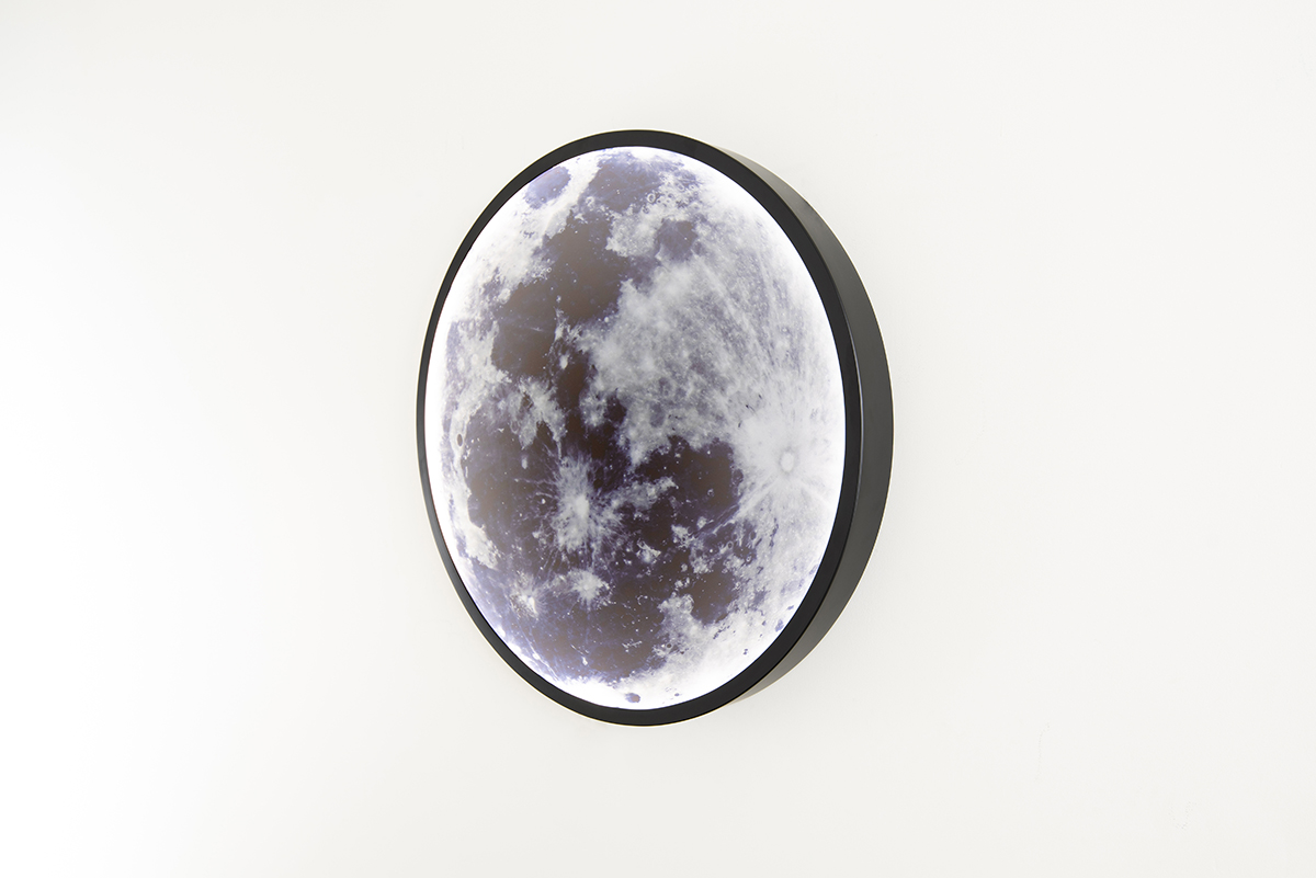 MOON LIGHT par Ben & Aja Blanc