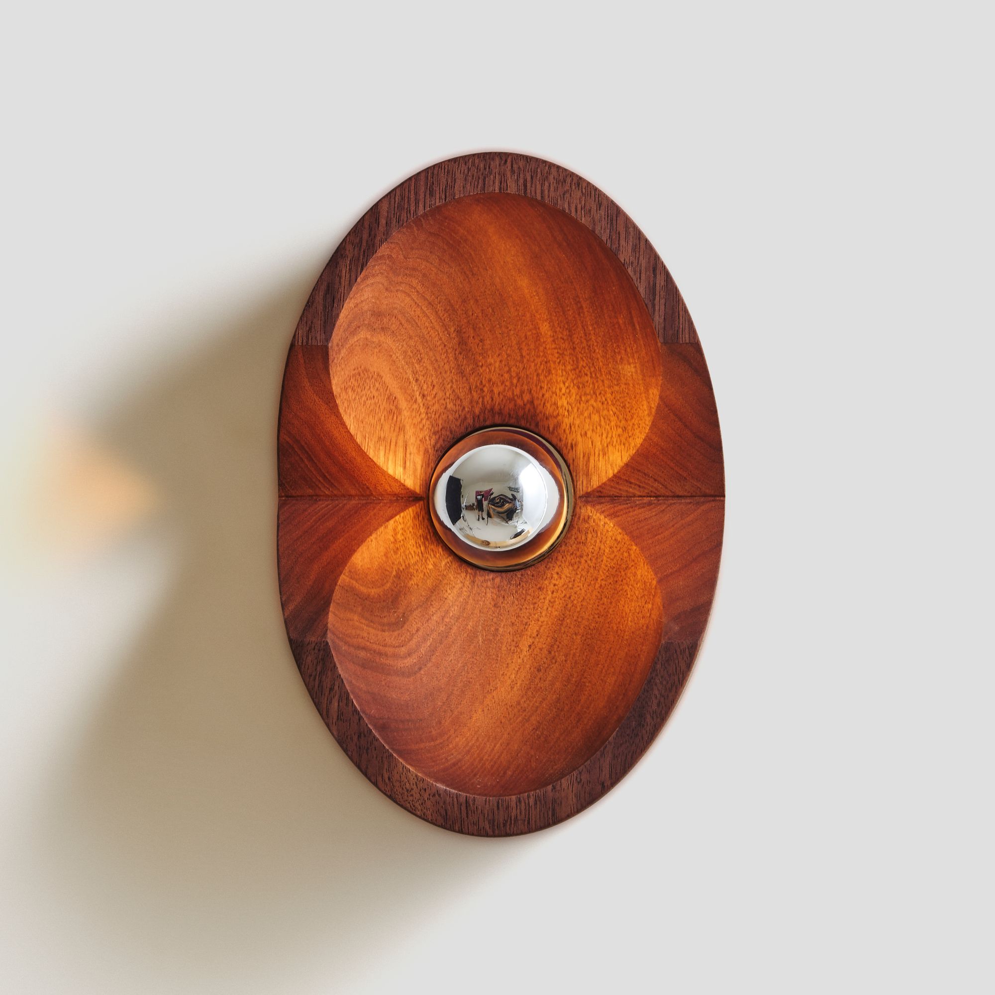 WOOD SCONCE OVAL par Blue Green Works