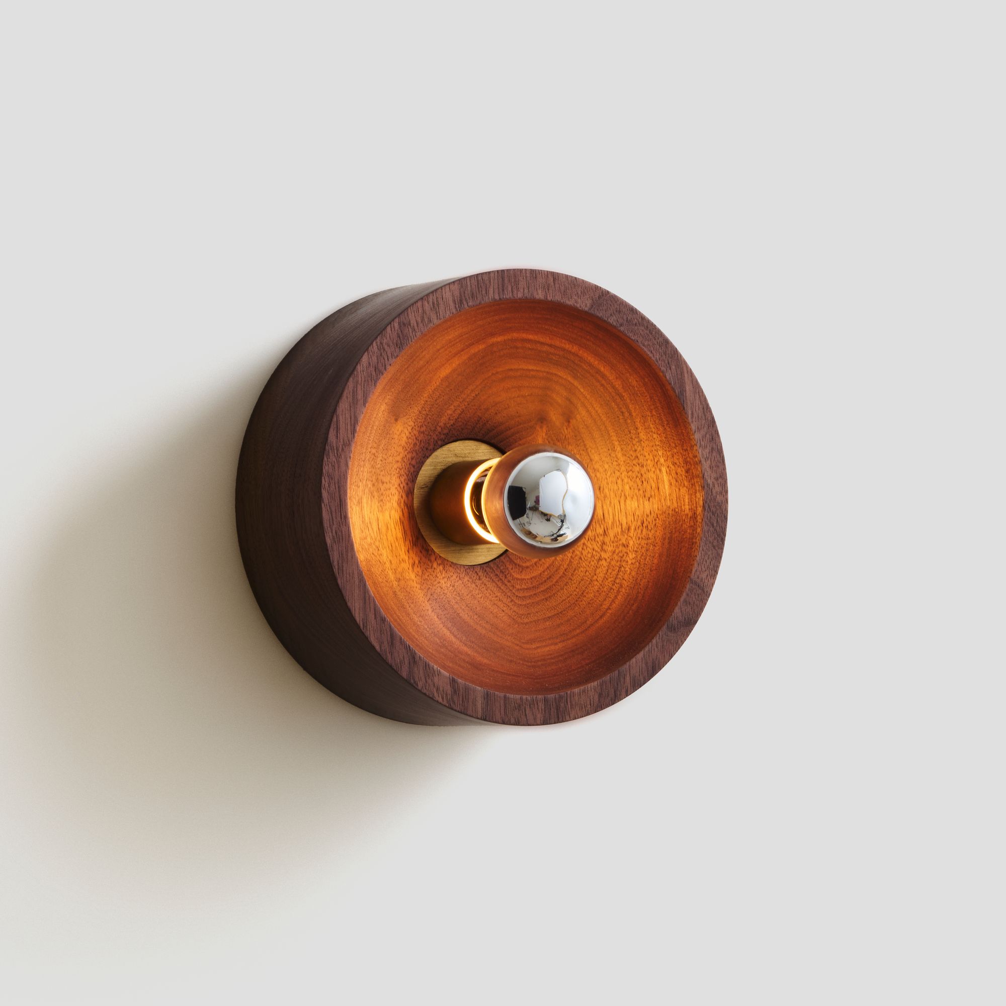 WOOD SCONCE ROUND par Blue Green Works