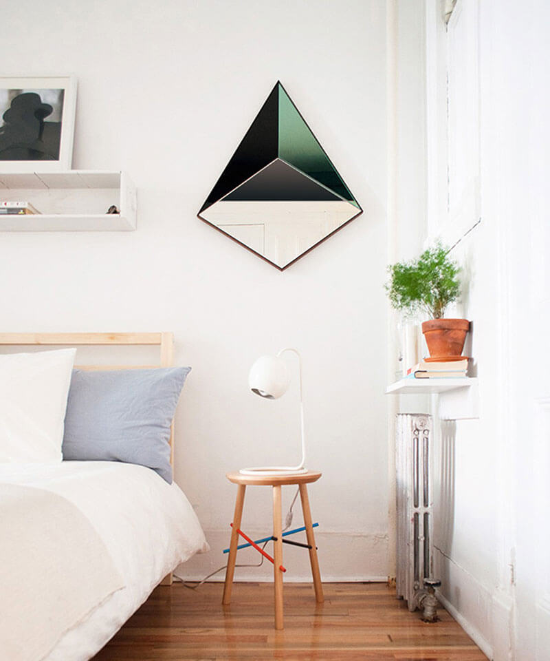 PYRAMID MIRROR par Bower