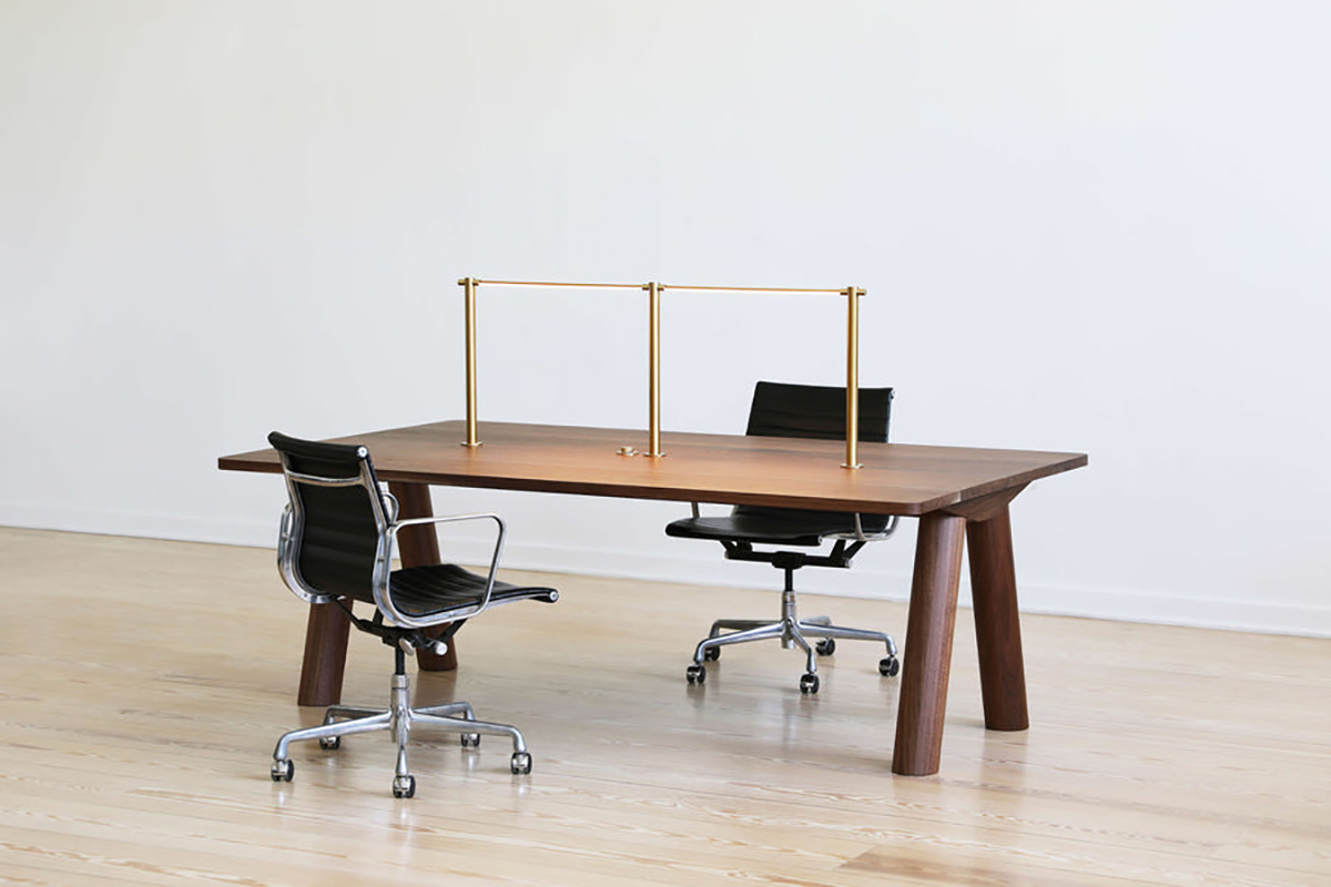 COLUMN WORK TABLE - ANGLED LEG/ DESK par Fort Standard