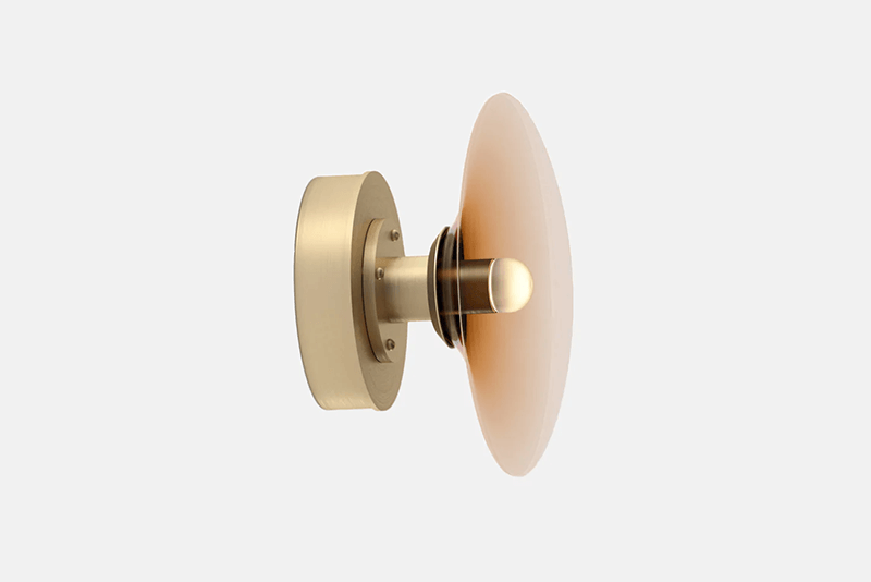 LUNA A ROUND SCONCE par Gabriel Scott