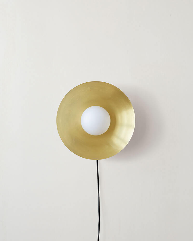 BRASS ARUNDEL ORB SURFACE MOUNT par IN COMMON WITH