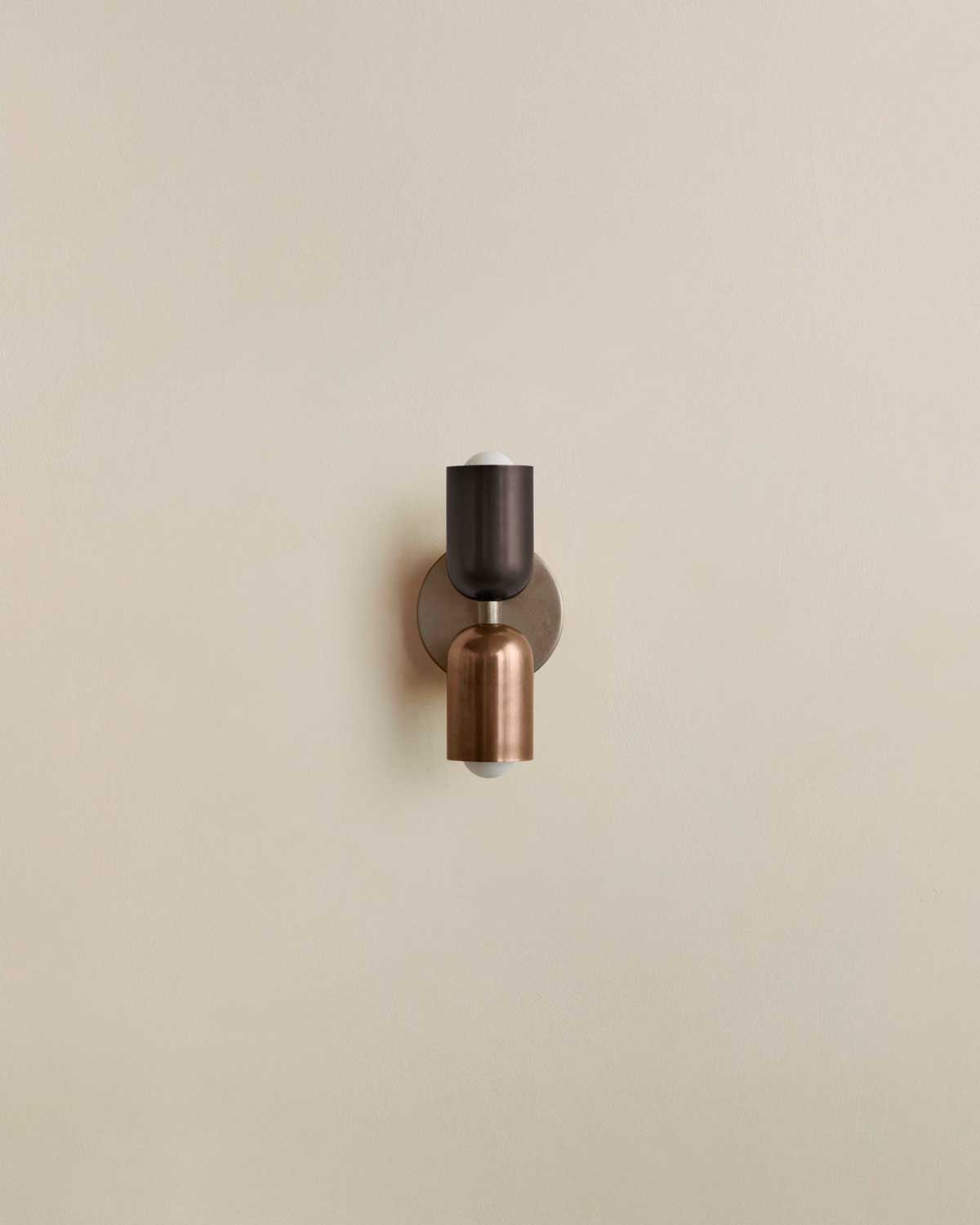 BRASS UP DOWN SCONCE, SLIM par IN COMMON WITH