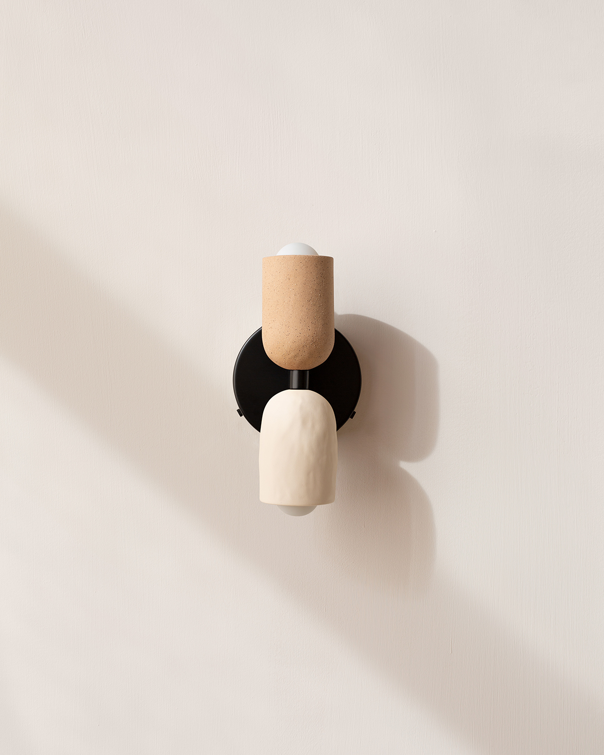CERAMIC UP DOWN SCONCE par IN COMMON WITH