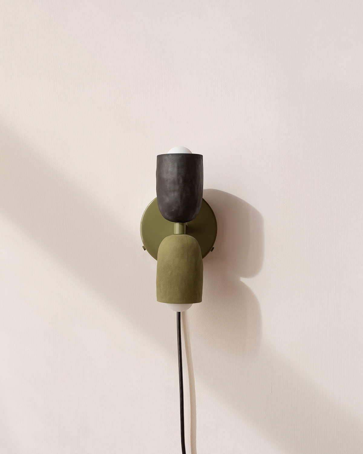 CERAMIC UP DOWN SCONCE, PLUG-IN par IN COMMON WITH