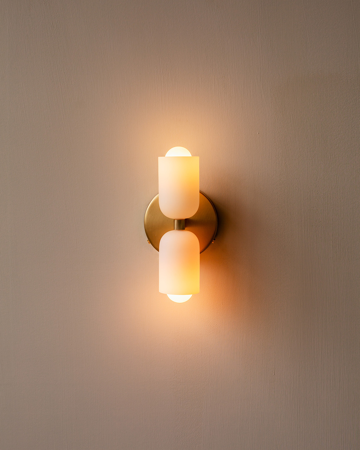 GLASS UP DOWN SCONCE par IN COMMON WITH