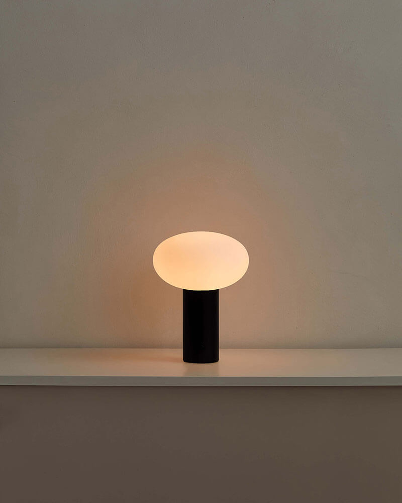 MUSHROOM TABLE LAMP par IN COMMON WITH