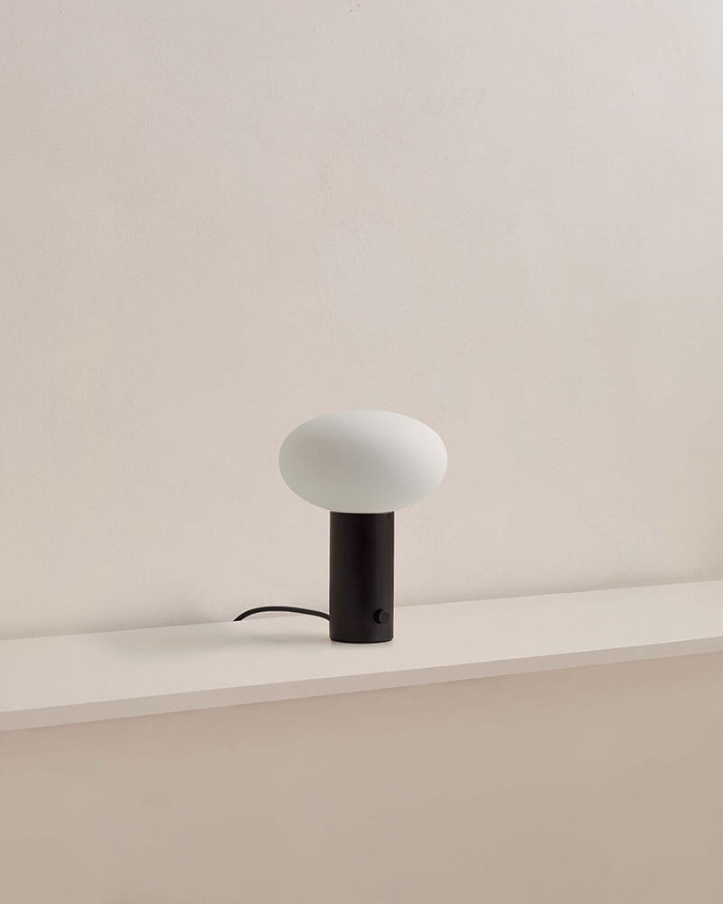 MUSHROOM TABLE LAMP par IN COMMON WITH