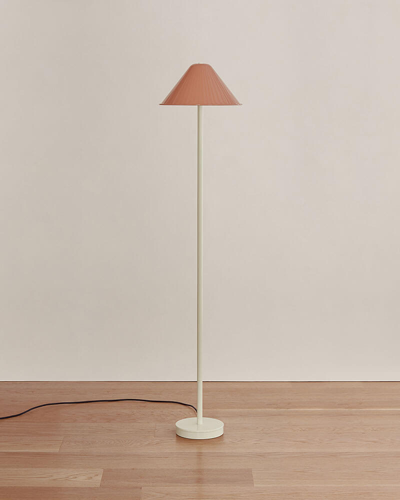 EAVE FLOOR LAMP par IN COMMON WITH
