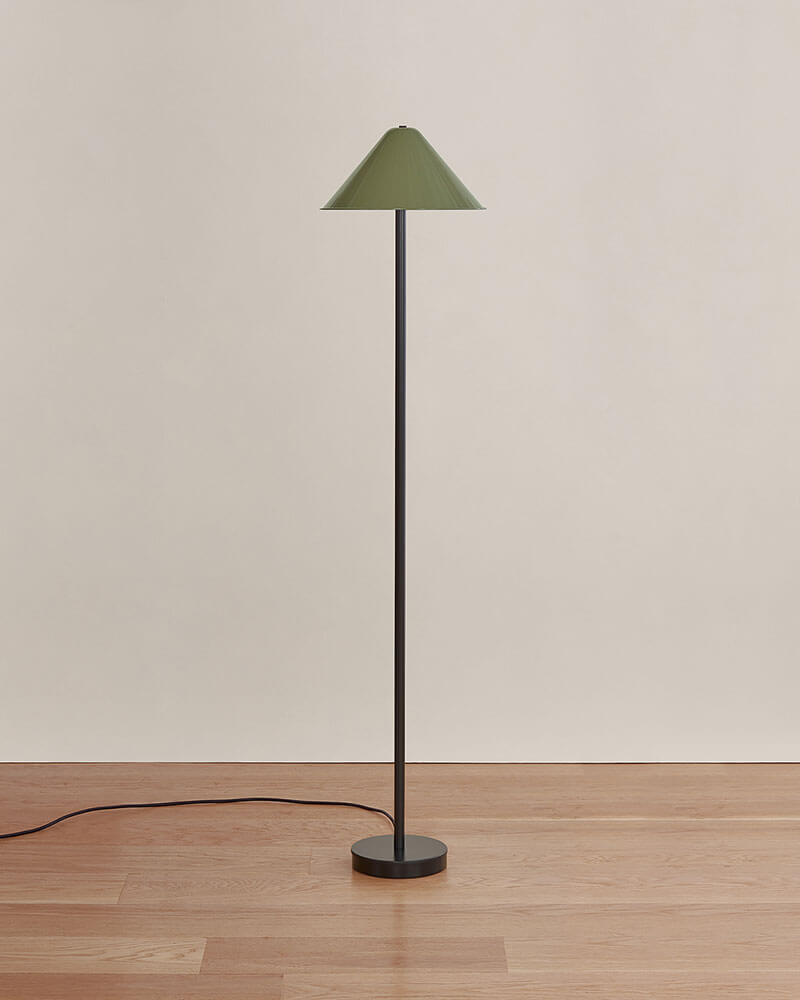 EAVE FLOOR LAMP par IN COMMON WITH