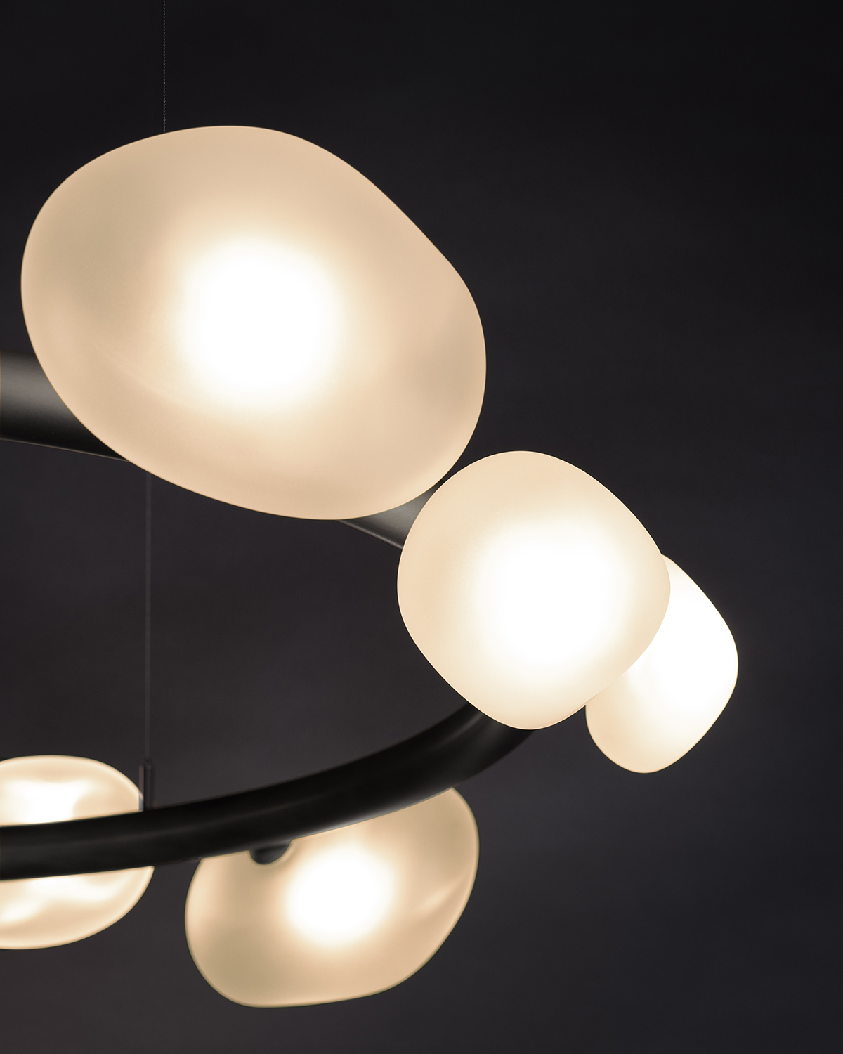 MATTER RING CHANDELIER par John pomp