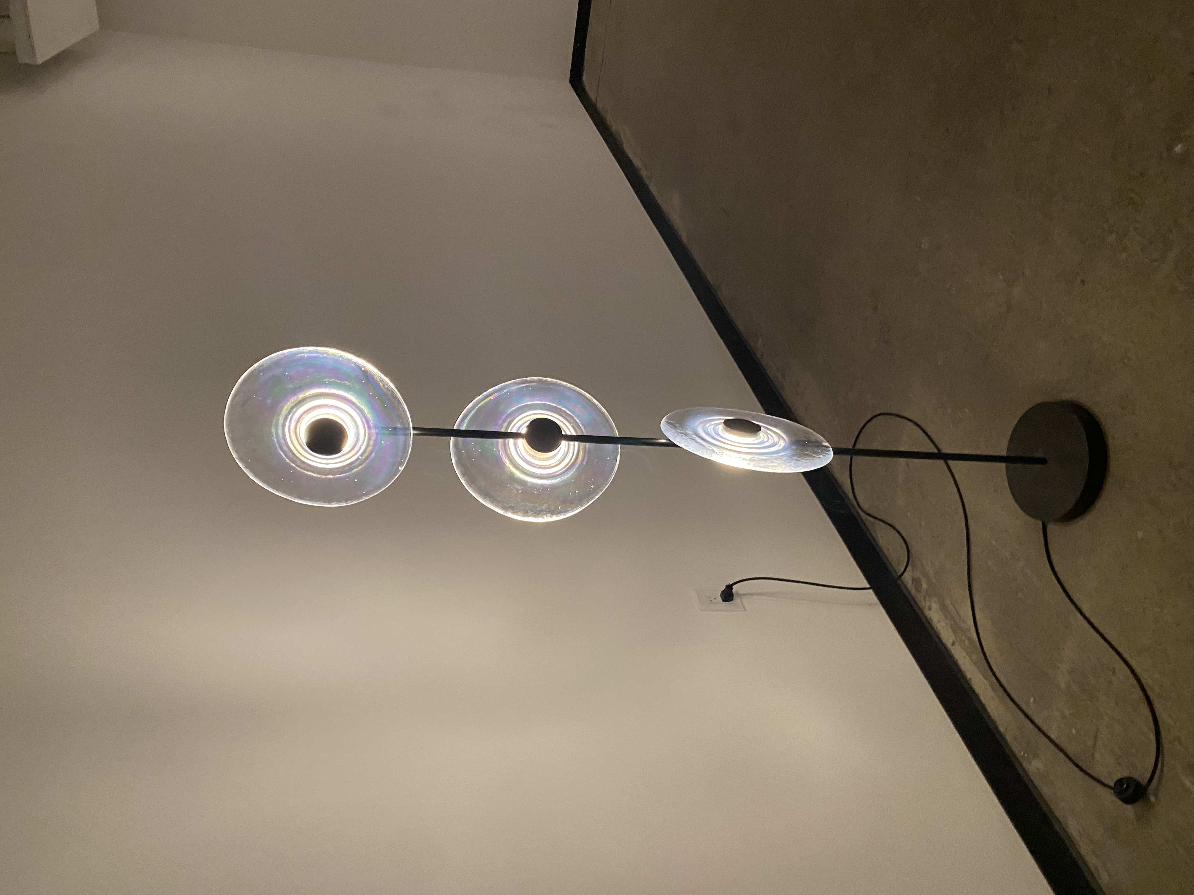 RADIANT FLOOR LAMP par John pomp