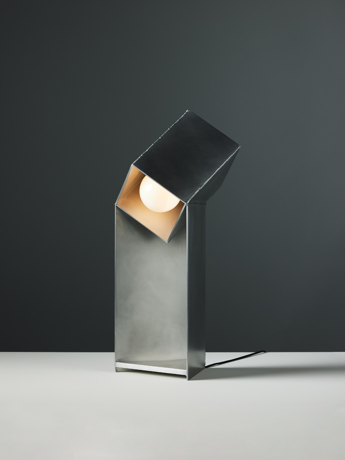 HELM READING LAMP par Pelle