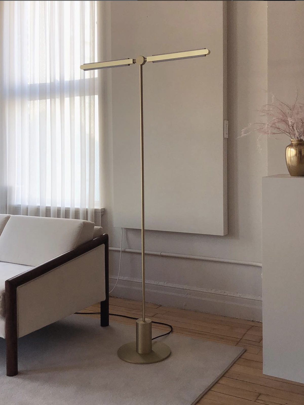 PRIS T FLOOR LAMP par Pelle