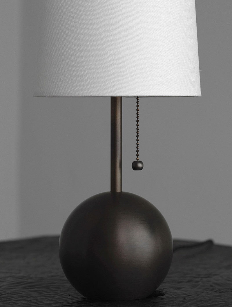 BOLA TABLE LAMP par Allied Maker
