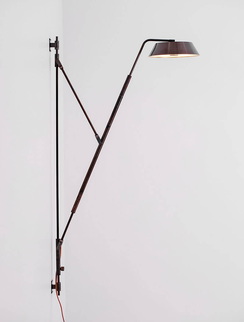 CRANE WALL LAMP par Allied Maker