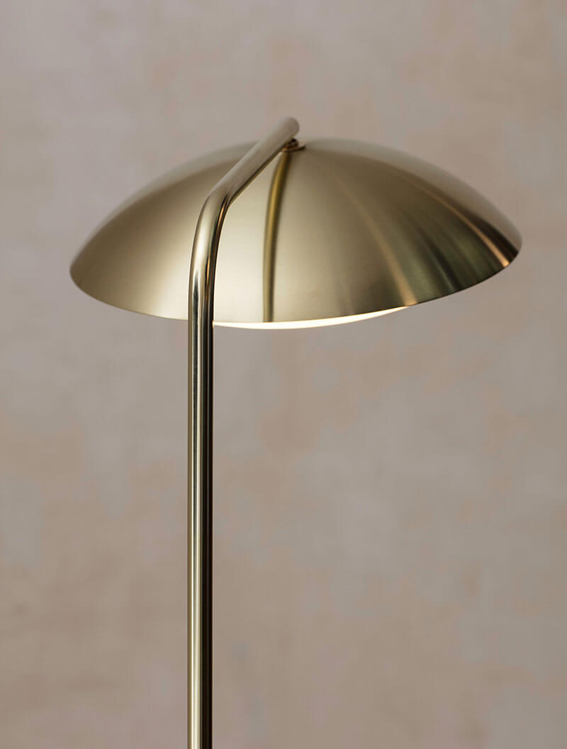 CREST FLOOR LAMP par Allied Maker