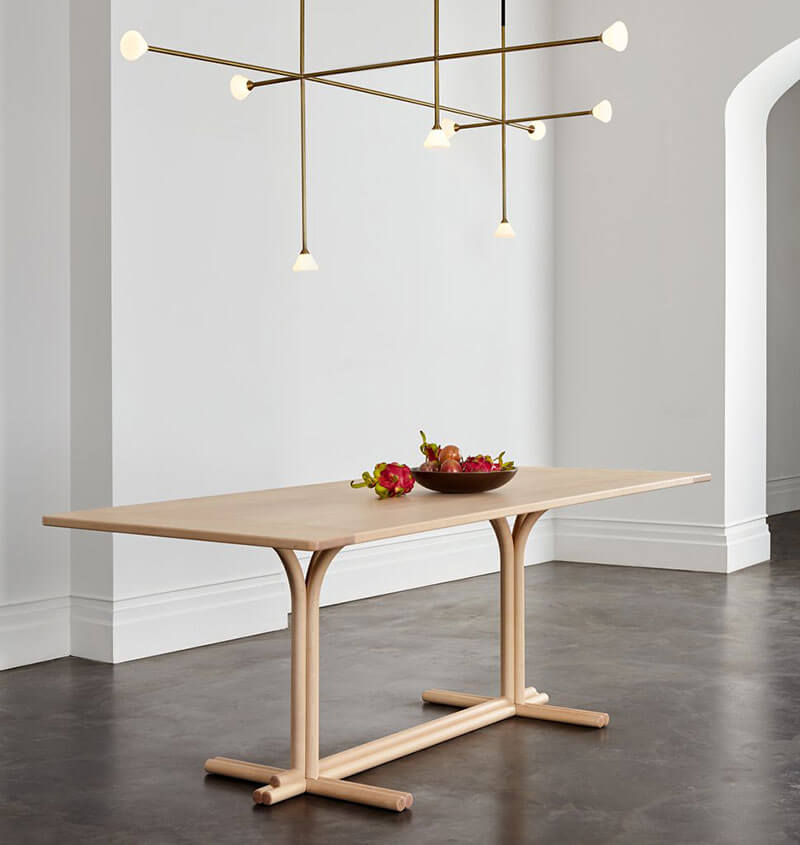 LEXINGTON DINING TABLE par Roll & Hill