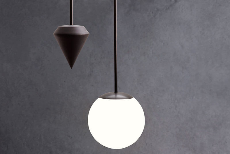 PLUMB PENDANT LIGHT LONG par Anna Karlin