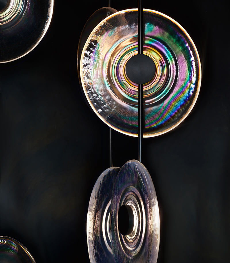 RADIANT CASCADING PENDANTS par John pomp