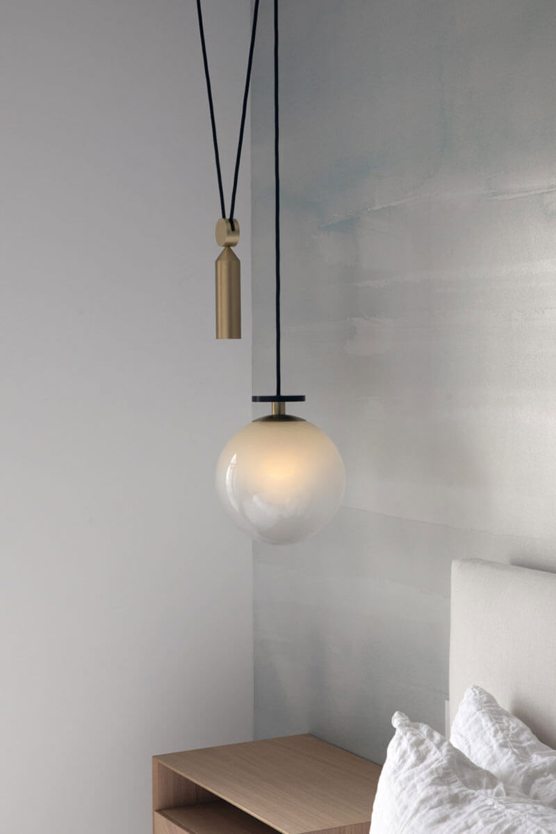 SHAPE UP PENDANT GLOBE par Roll & Hill