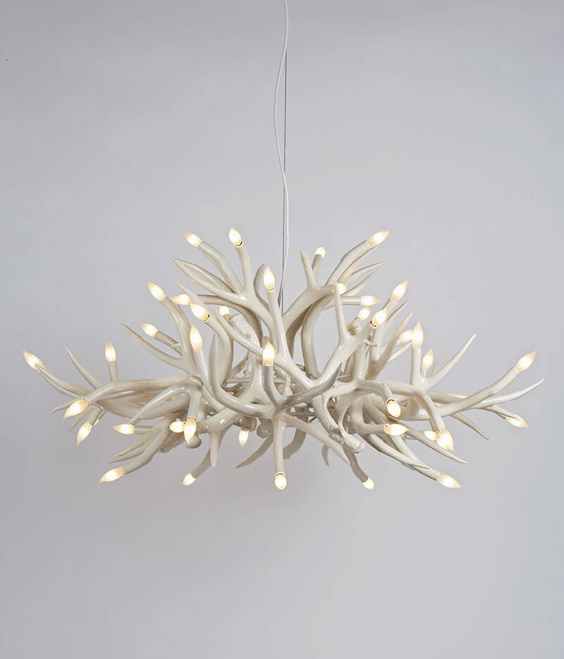 SUPERORDINATE ANTLER CHANDELIER 24 par Roll & Hill