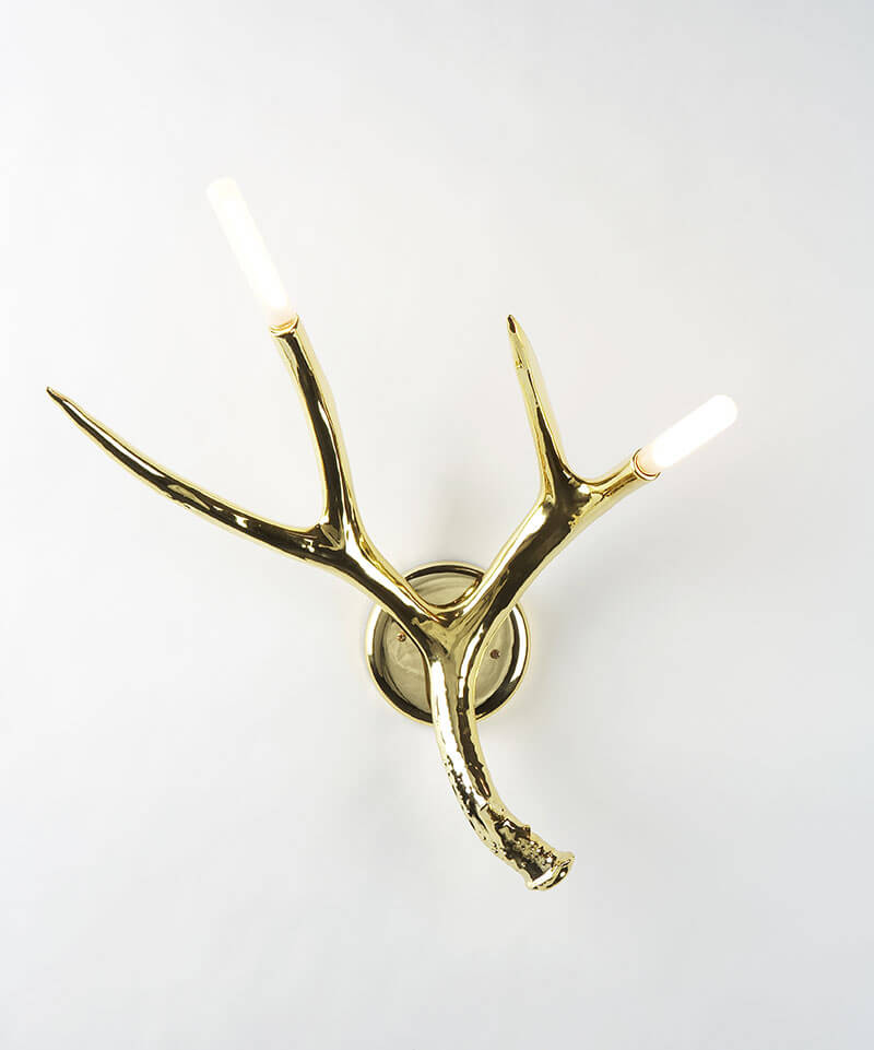 SUPERORDINATE ANTLER SCONCE par Roll & Hill