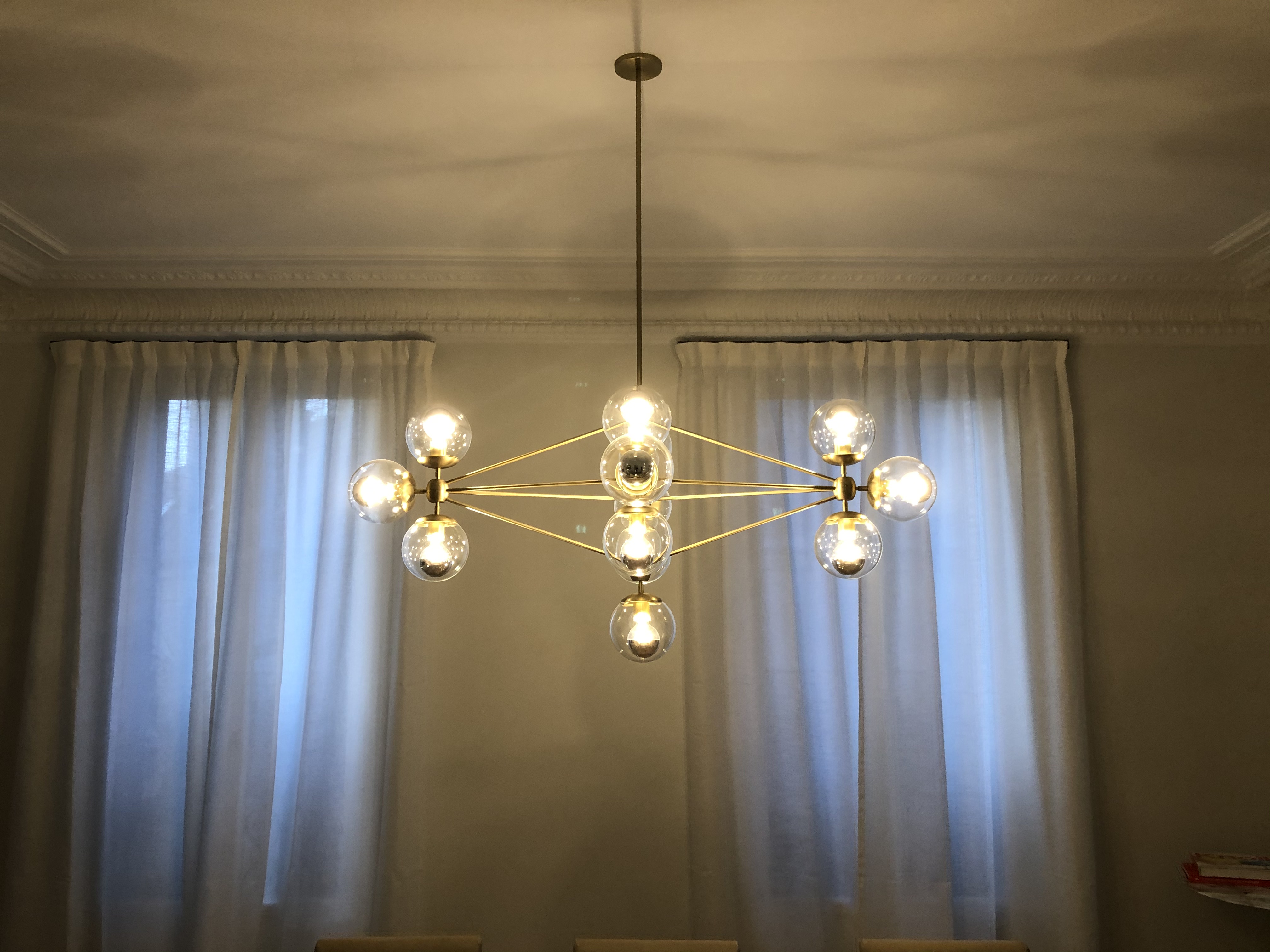 MODO CHANDELIER 10 GLOBES par Roll & Hill