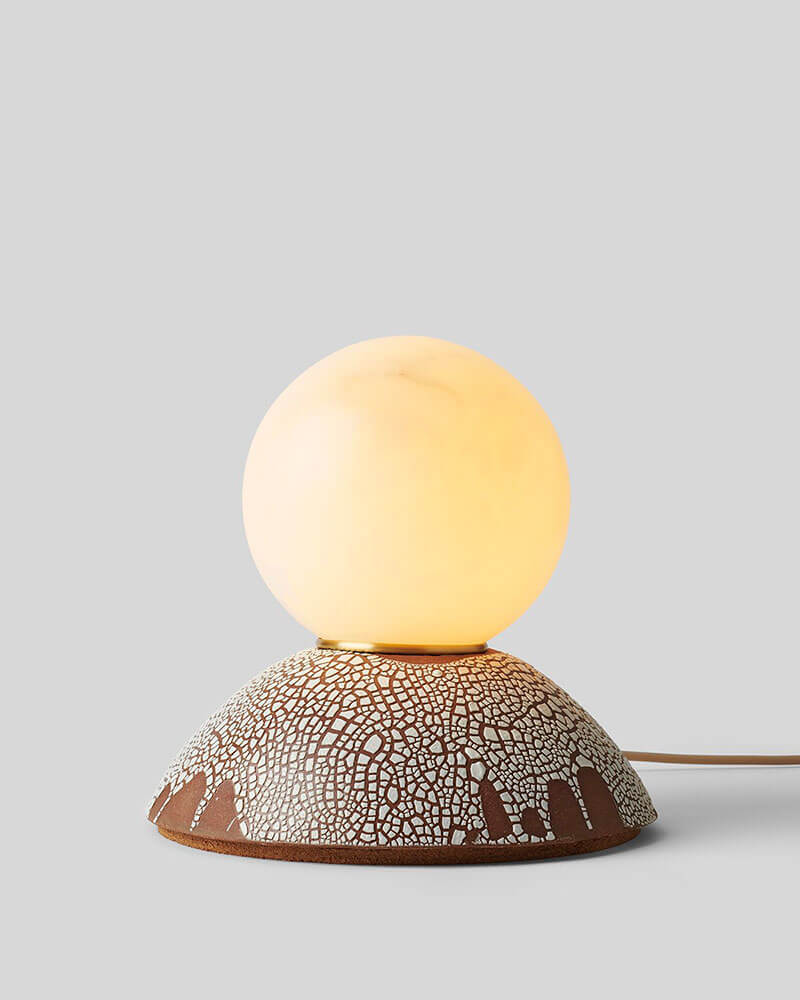 MONDAYS - PILAR ALABASTER TABLE LAMP par Rosie Li
