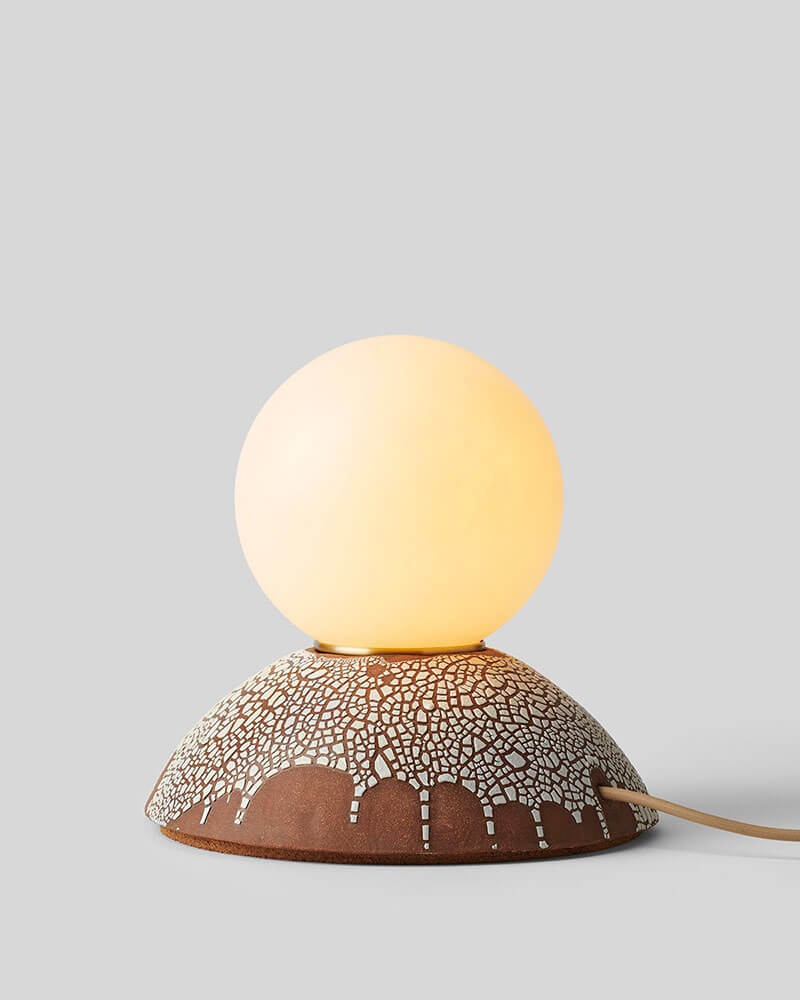 MONDAYS - PILAR ALABASTER TABLE LAMP par Rosie Li
